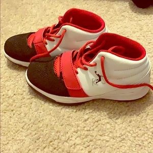 Boys basketball shoes